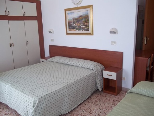 | Hotel | Hotel Italia - Camera tripla/ quadrupla Posti letto: 4 Camera tripla/ quadrupla Posti letto: 4